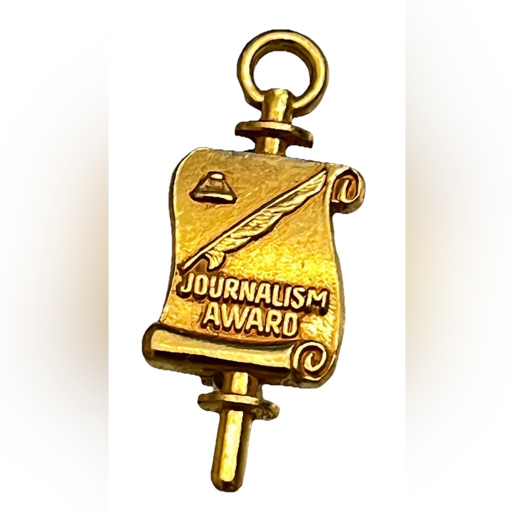 Vintage 1” Journalism Award PIN Gold Tone Quill Scroll Journalism Honor Society